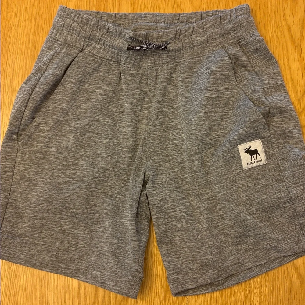 Kids Abercrombie & Fitch Gray Active Short-Sleeve Hoodie Set - age 5/6 - Picture 7 of 9
